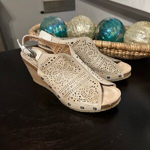 PIKOLINOS Cream Wedge Shoes with Perforated Floral Design Size 41